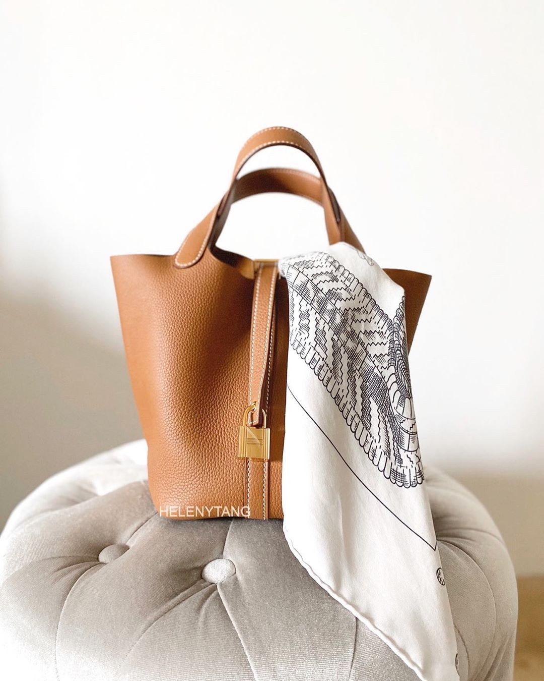 【名牌手袋】愛馬仕Hermès Picotin Lock手袋設計靈感特別,它延續了品牌以馬具起家出發的精神