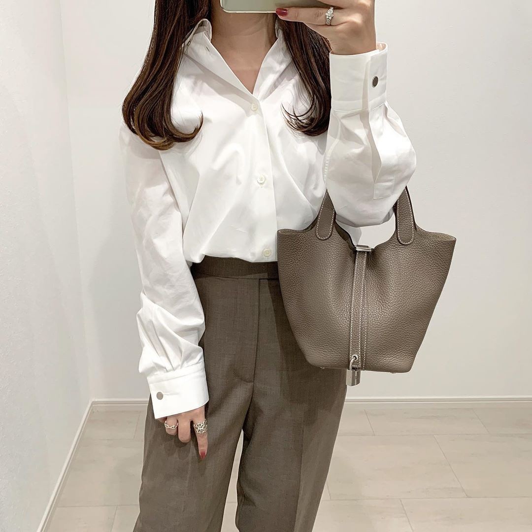 【名牌手袋】Hermès愛馬仕Picotin Lock手袋多年來都推出過不同的材質款式、顏色及尺寸。