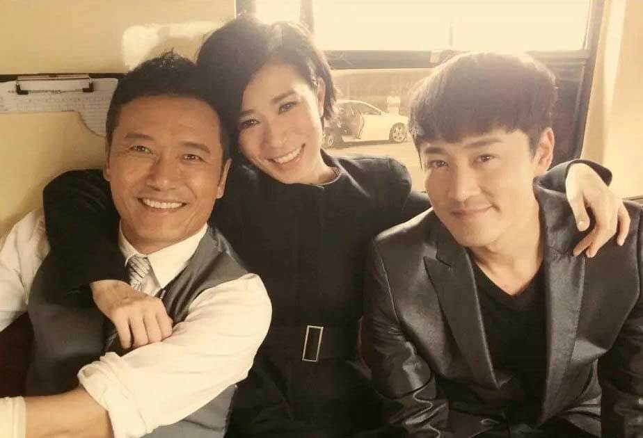 無綫日前一公開《使徒行者3》預告片後,引起網民的熱烈討論!皆因在預告片中,也透露了不少第三集的故事發展與角色去留。在《使徒行者》中深入民心的女主角「釘姐」佘詩曼和受觀眾歡迎的「樂少」周柏豪就看來會在第三集中從缺,網民紛紛認為他們在劇中擔任重要的角色,沒有他們就失去了此劇的精髓!