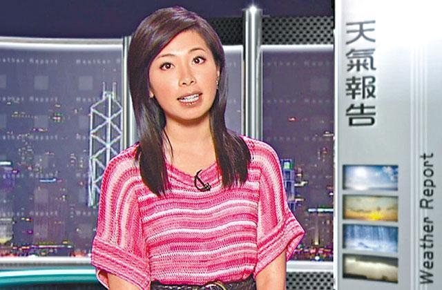 【前無綫新聞主播】黃紫盈也是其中一位香港人較為熟悉的主播,在2012年因傳出與另一女主播張文采鬧不和,終在6月27日的互動新聞台的新聞直播中感到委屈而泛淚,事件也引起全城關注。
