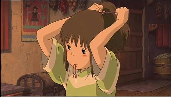 【千與千尋】在千尋進洞時,髮圈(護身符)首次亮起來,影迷就解讀為「四分五裂」的交易隨著千尋進洞的一刻生效了