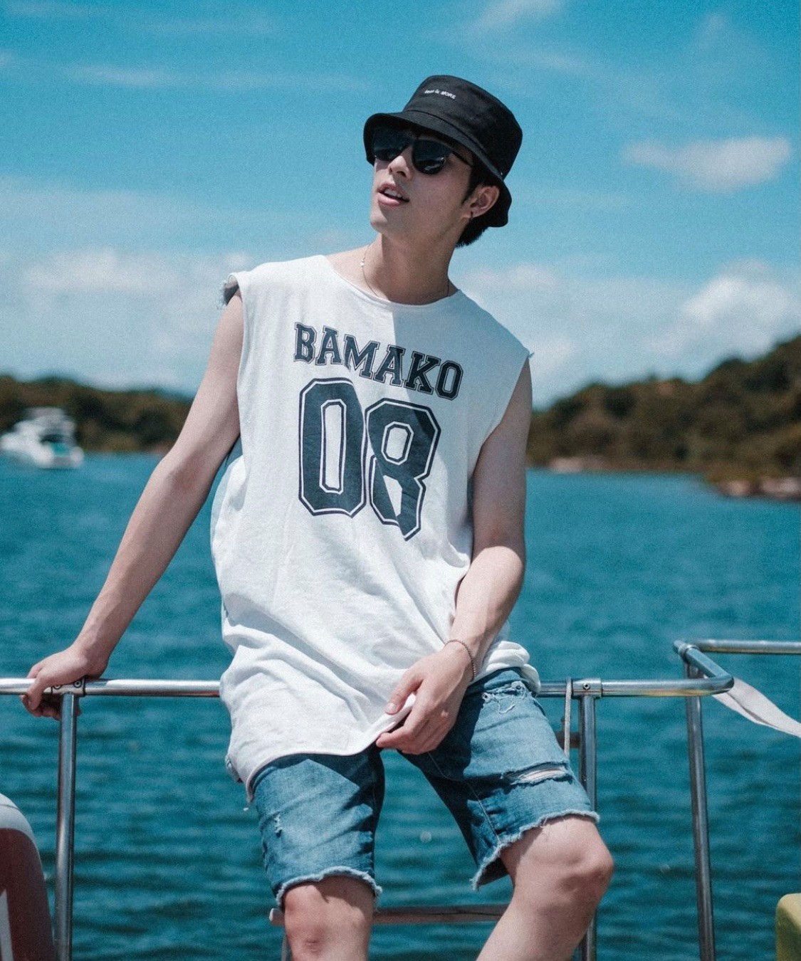 大海男兒6他們在自己的Instagram上也有發佈在海上的照片,Phoebus表示自己與陽光和海水玩了很多日,很累很曬而且黑了很多!