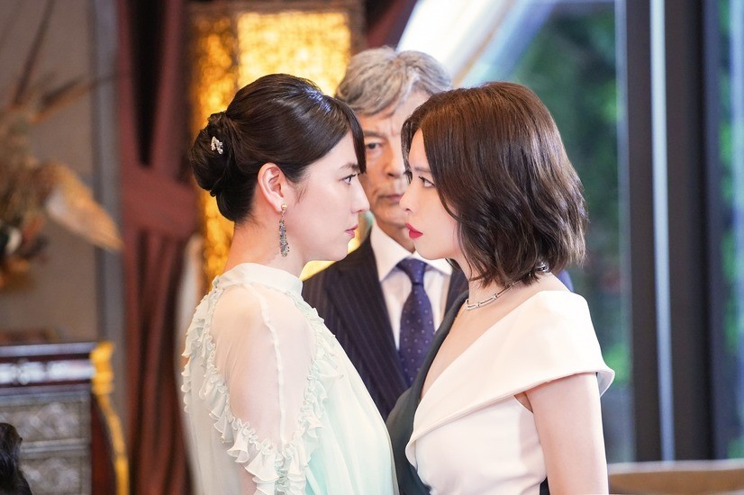 徐若瑄6《信用欺詐師JP公主篇》在香港上映後,大獲觀眾好評,除了大讚劇情感動又有笑點之外,演員方面也非常出眾。這一套電影乃三浦春馬和竹內結子的遺作,不少粉絲都因為想要給予最後的支持和重溫他們的演技,都到戲院觀看。