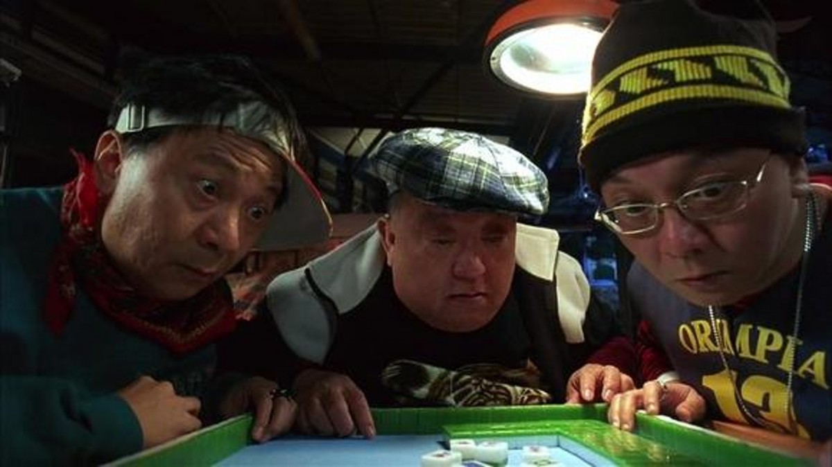 打麻將要贏已經很難,想不到一些情況要刻意輸也不是易事!當到另一半的家裏跟岳父岳母打麻將,你又懂得人情世故嗎?要刻意輸但又不可以被發現是在讓牌,實在是一場腥風血雨啊~想到贏了岳母的錢,他們的臉色又要轉黑,想到自己的錢包又會心疼,在麻將枱上真的無情講嗎?潛規則人人要懂嗎?