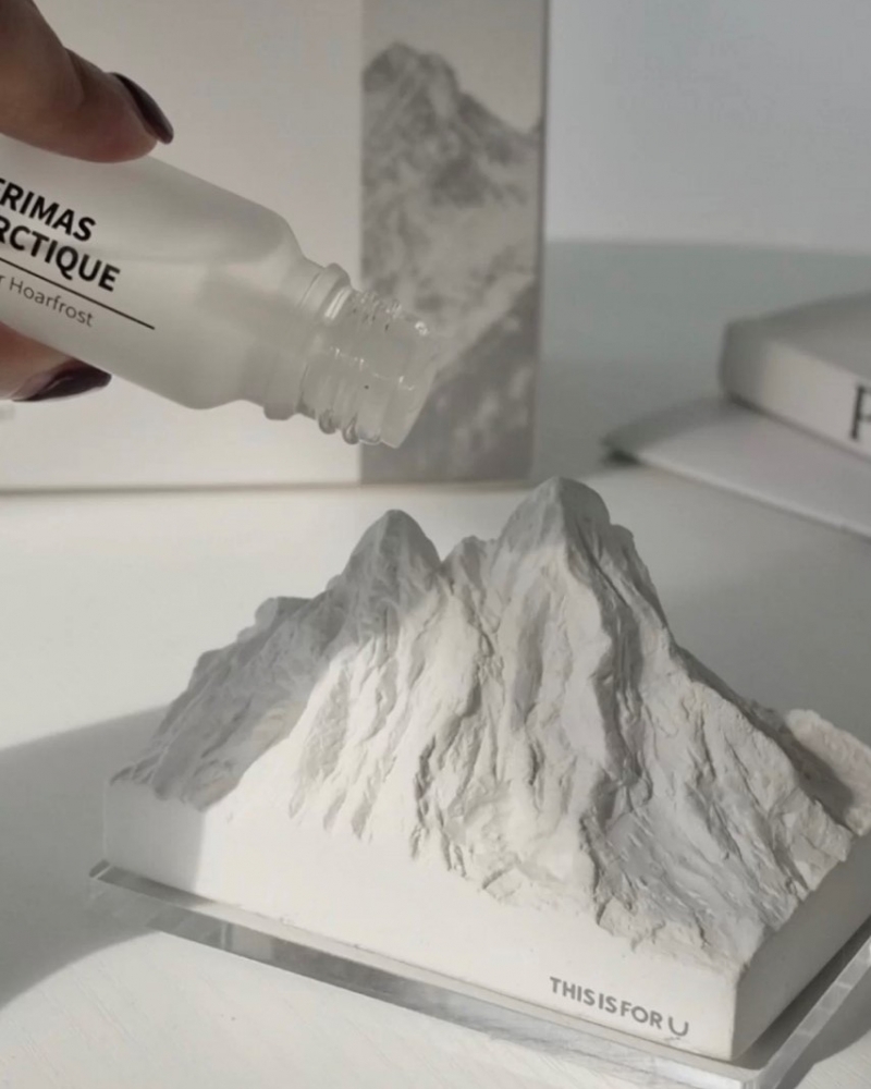 擴香石8近日在台灣爆紅的就是這款外型超美的「阿爾卑斯山擴香石」!它用了冰山的造型設計,也有著細膩的雕刻,把雪山形狀製成一塊擴香石。這款雪山設計擺在家裏就很有質感的感覺,雪白的它看起來超療癒~