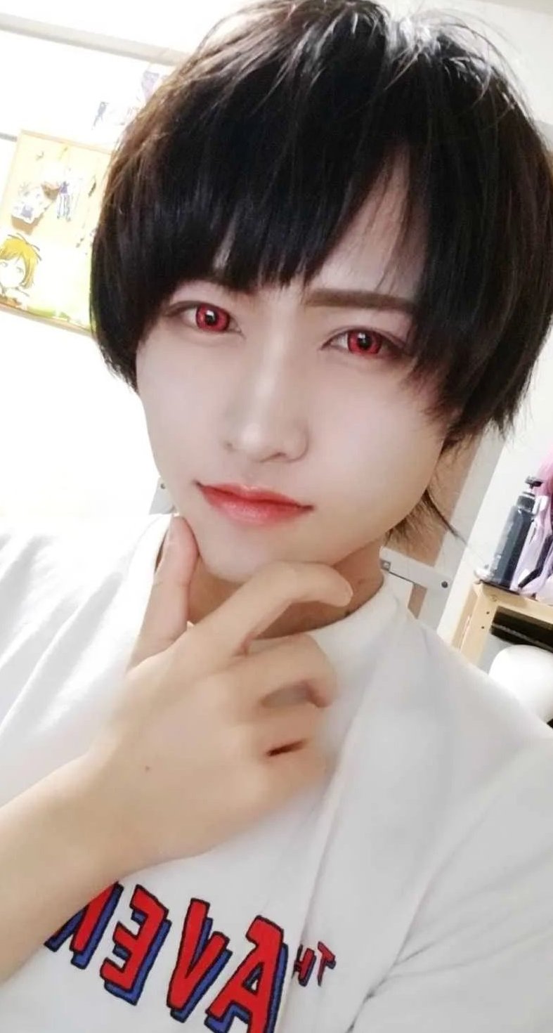 【偽娘整容】每照鏡子看到自己漂亮的面孔,「夏野きゅーり」也會感到莫名的喜悅!