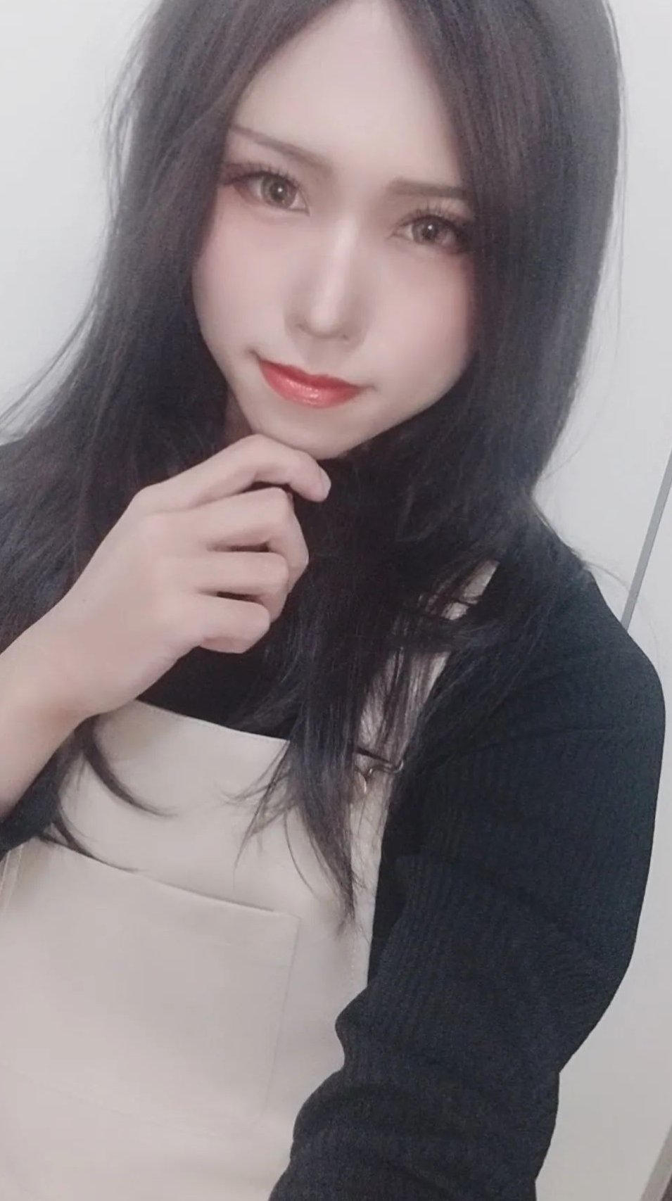 【偽娘整容】自從接觸了女裝Cosplay後,為了讓自己在扮成女裝時變得更吸引,「夏野きゅーり」亦開始注重外表及儀容
