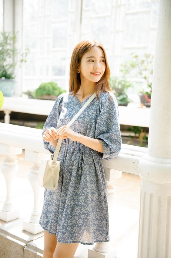 【男生討厭女生穿搭】不少女生都會認同花花裙是一件很易出事的單品,有時選的款式或色調不對勁,穿起來真的很有大嬸的感覺