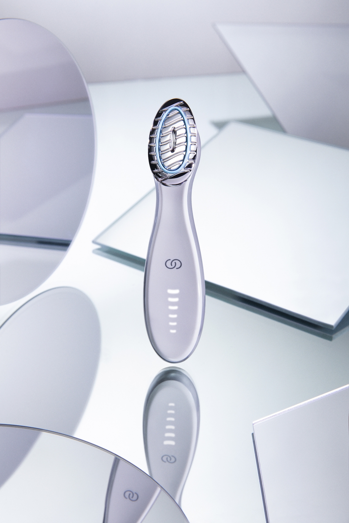 【秋冬護膚品】Nu Skin全新推出的「ageLOC BoostTM」蘊藏超驚人護膚力量,只要配合光感瞬活精華一起使用,用儀器均勻為全臉按摩