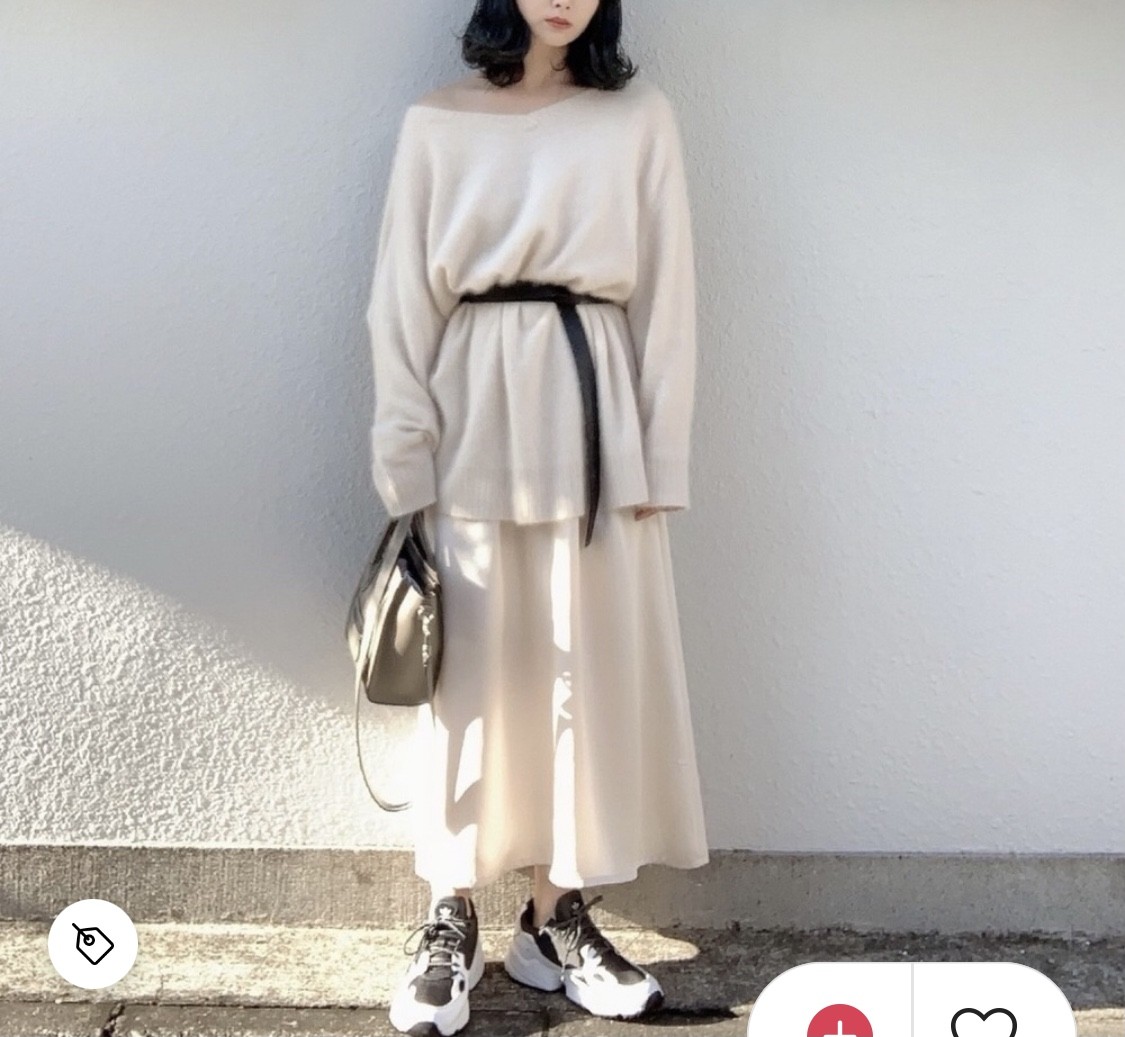 秋冬穿搭奶茶色4不要覺得保暖會像「老女人」,其實毛衣有時候也可以配搭得性感!例如長版的毛衣就可以直接當裙子穿,加上高跟鞋就是女生的小心機~看起來超級嬌俏,絕對讓人很想保護你!