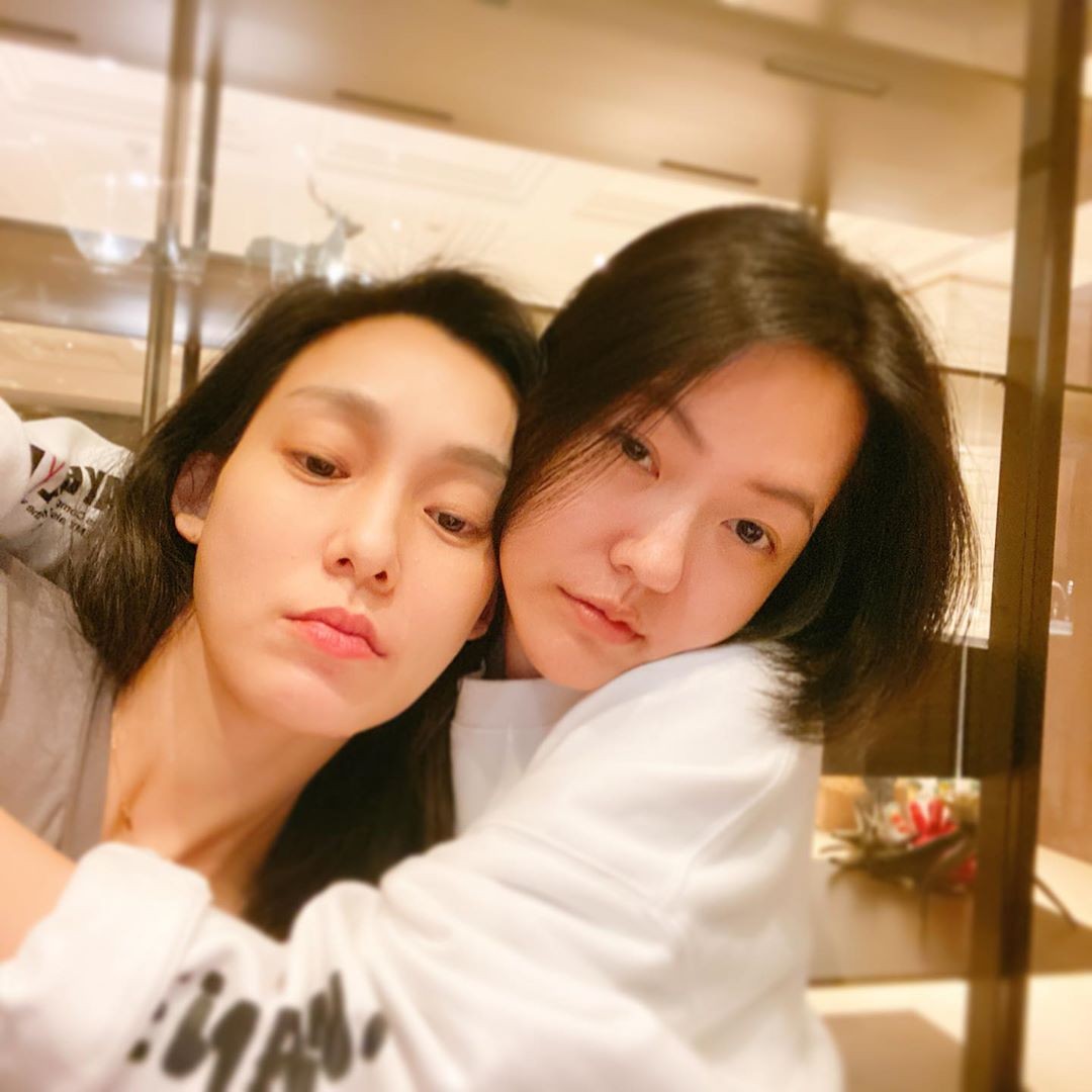范瑋琪生了小孩與黑人上《康熙來了》,因小S很著重與范范的姊妹情,但范范與吳佩慈、梁靜茹和楊晴瑄等人建了「媽媽聊天室」沒邀請她