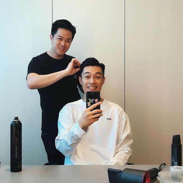 【藝人花名】周柏豪的英文名叫「Pak Ho」,所以縮寫為「PH」因他自創了「PH」Logo作個唱標誌,所以不少粉絲都會稱他為「PH」。