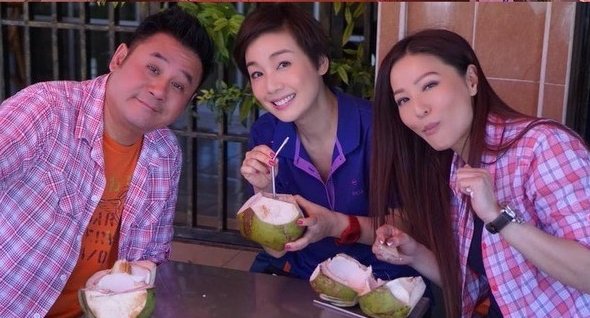 【藝人花名】麥長青因小時候就很喜歡食麵包,而自己因為長得圓潤黑實,所以朋友都會叫他做「麥包」。