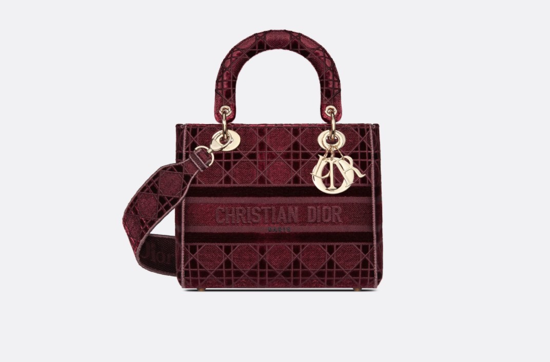 Dior可說是近年的「爆款」製造機,從「馬鞍袋」Saddle Bag到Lady Dior都成為了備受熱捧的IT bag