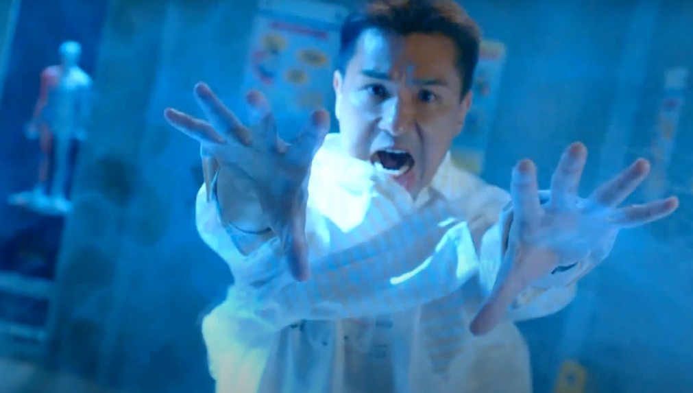 超能使者11主演的男主角陳展鵬擁有可以快速移動的超能力，在子彈射到唐詩詠眼前也可以用手指慢慢彈飛子彈，於Marvel角色「快銀」相類似，相信觀眾也不會陌生。他更有治癒腰痛的能力，受到一眾街坊喜愛。