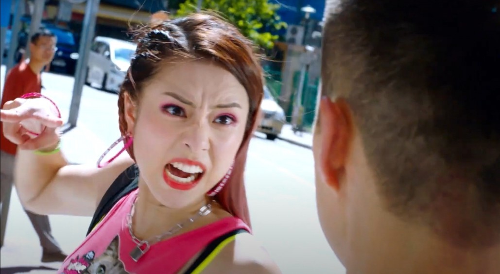 超能使者5另一位超出眾的角色是由劉穎鏇飾演的不良少女，充滿街頭搏擊智慧，造型色彩鮮豔而且妝容破格，似足DC電影的小丑女！