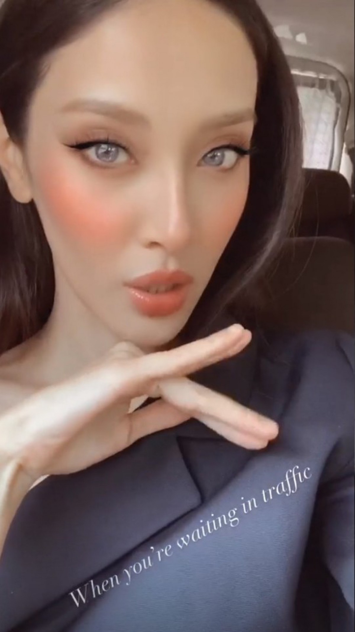 【陳凱琳】把本身已經擁有尖臉陳凱琳變得更尖的三角下巴,看起來尖到好像能夠戳死人...