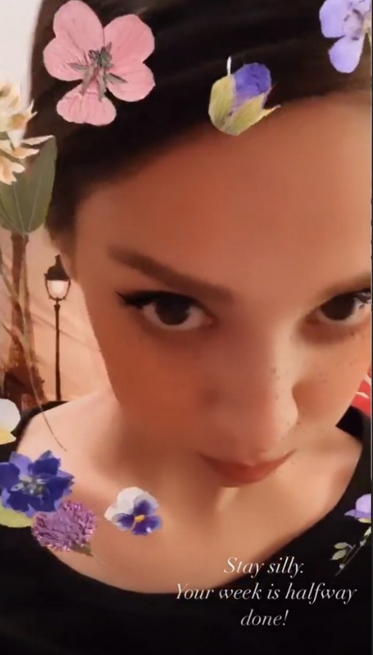 【陳凱琳】網民看到後都表示:「美女真的不適合玩Filter!」、「可以關掉Filter嗎?」、「小姐請問妳是誰?」、「還以為去了那裏整容回來了...」