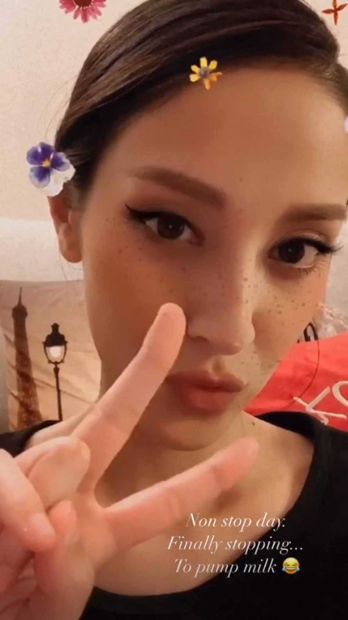 【陳凱琳】陳凱琳也有大玩雀斑的Filter Apps,臉頰點點的雀斑為她增添悄皮可愛感~