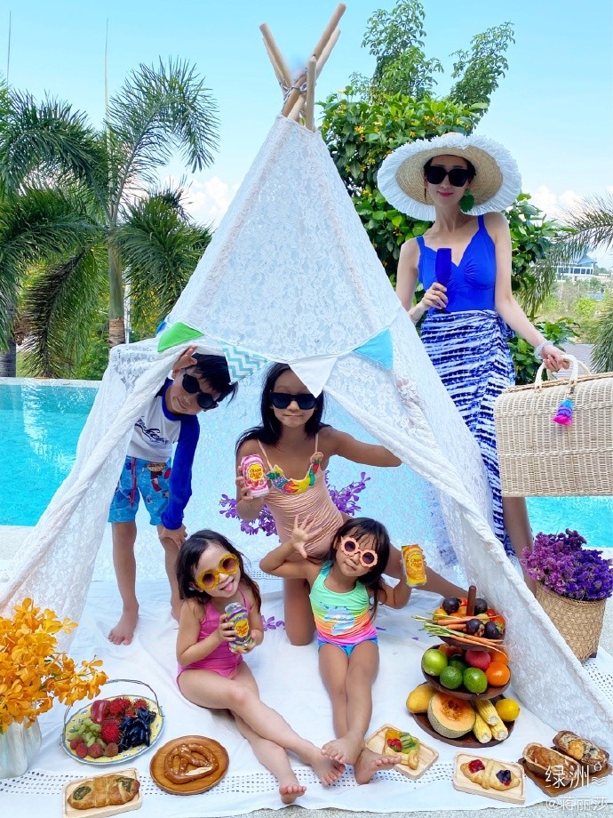 陳浩民老婆18下個月才35歲的她,看起來還比老公陳浩民還老,有網民猜測是她身為4個孩子的媽媽太勞累,而且臉看起來一向也顯老。