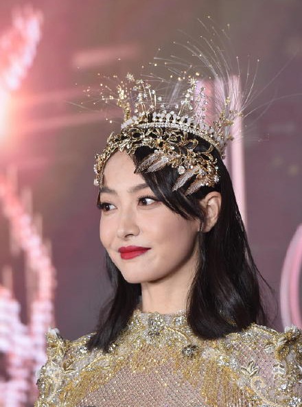 宋茜「金鷹女神」裝被嘲歷屆最醜顯得腰粗身材臃腫
