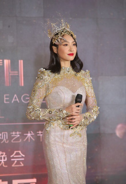 宋茜「金鷹女神」裝被嘲歷屆最醜顯得腰粗身材臃腫