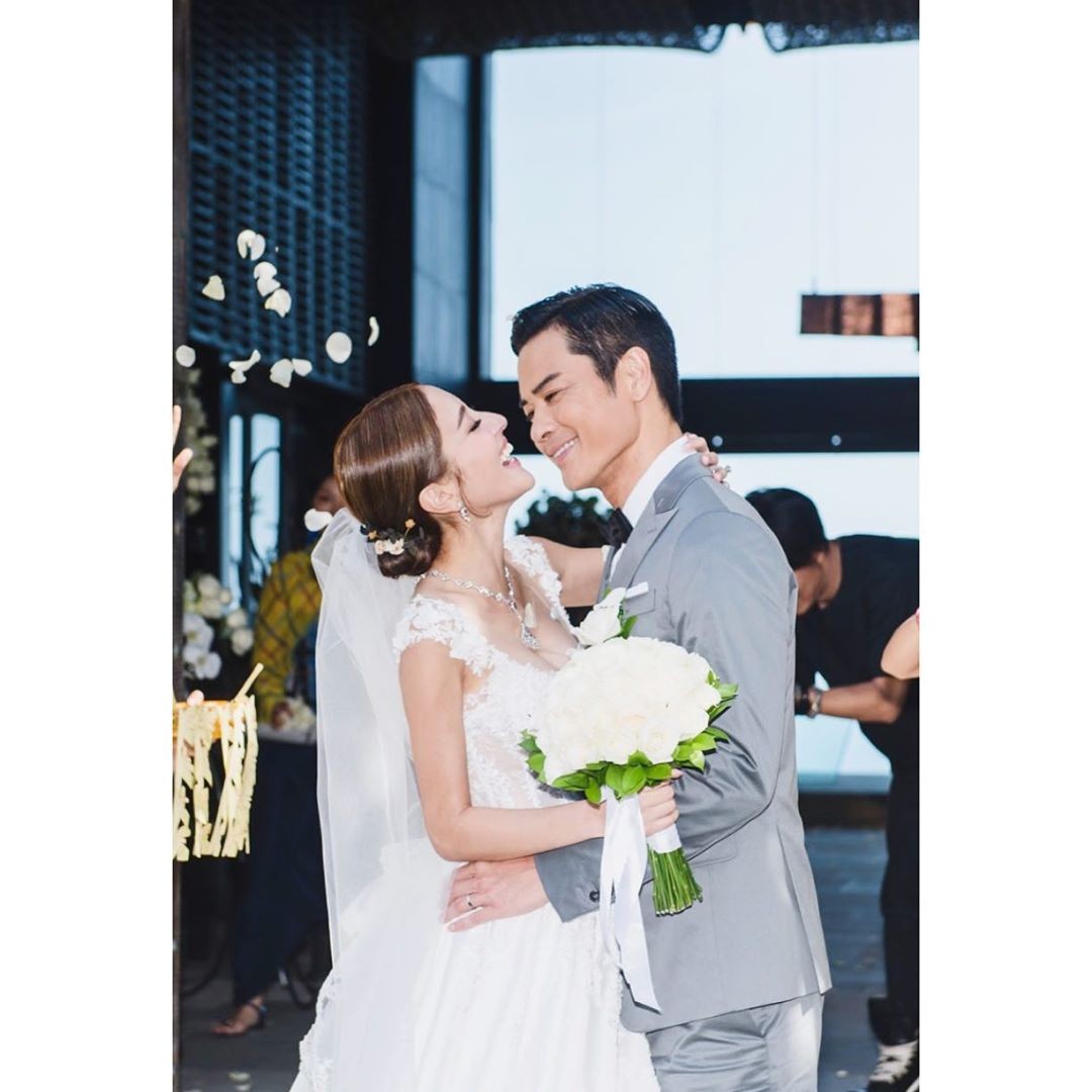 時27歲的她便與鄭嘉穎在峇里島舉行浪漫的婚禮