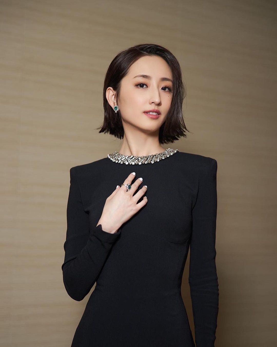 憑藉戲劇《想見你》再度勇奪金鐘視后和紅出台灣的藝人柯佳嬿