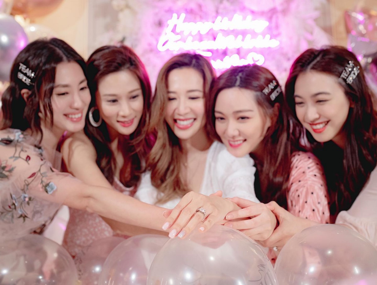 岑杏賢結婚/與金融才俊男友拍拖一年曬巨型鑽戒/接到朱千雪花球