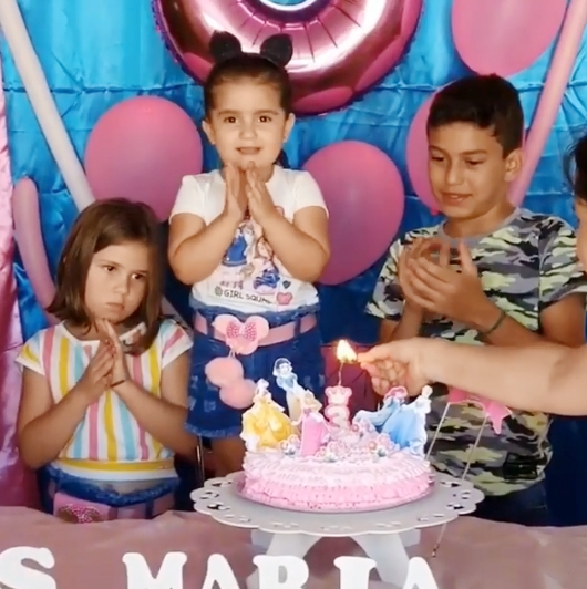 而最近就有一位3歲女童的生日吹蠟燭影片不但於全球爆紅起來，更令片中的小主角成為人氣王，IG更衝破21萬位粉絲！