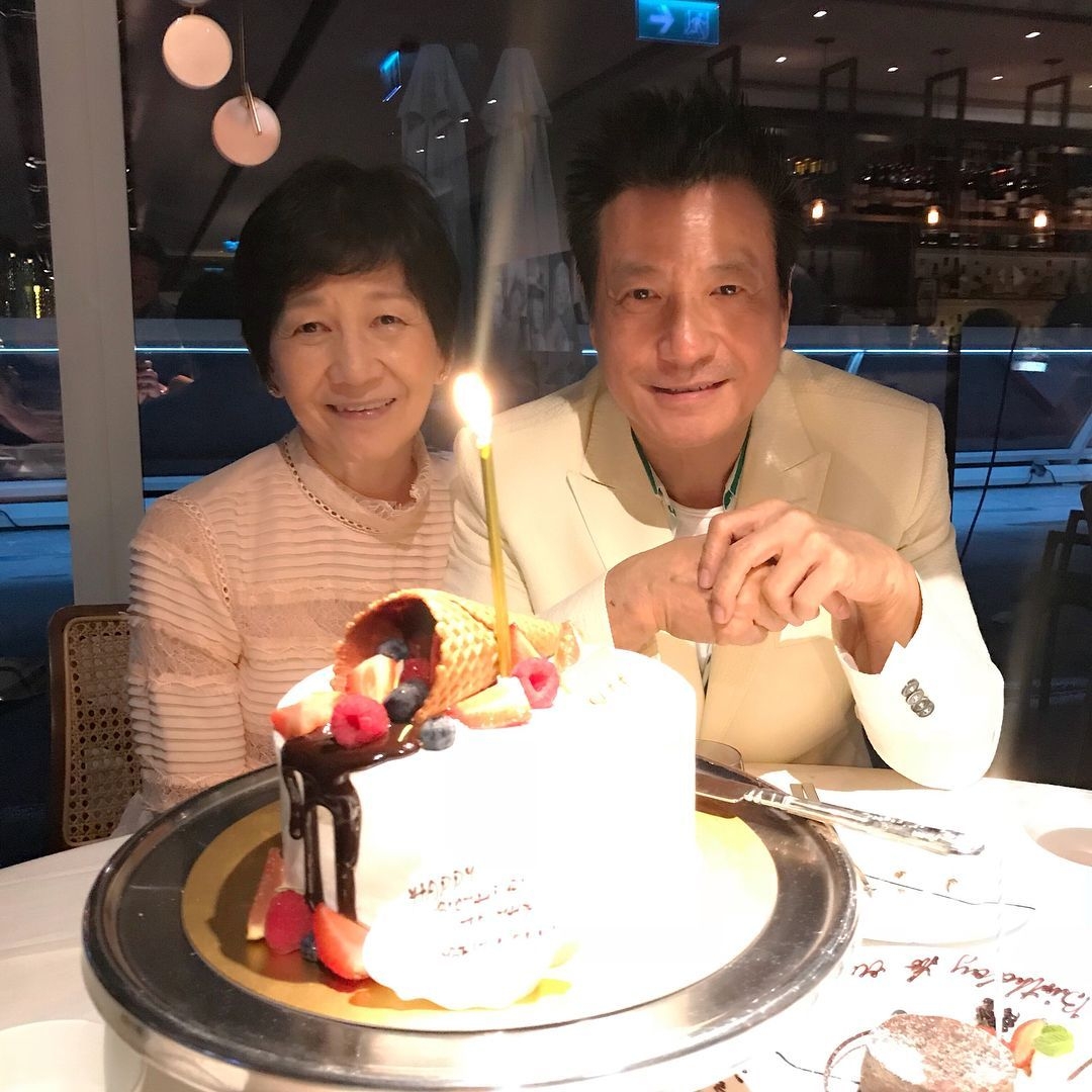 他在19歲時遇上現任太太、亦是初戀女友黃茹麗
