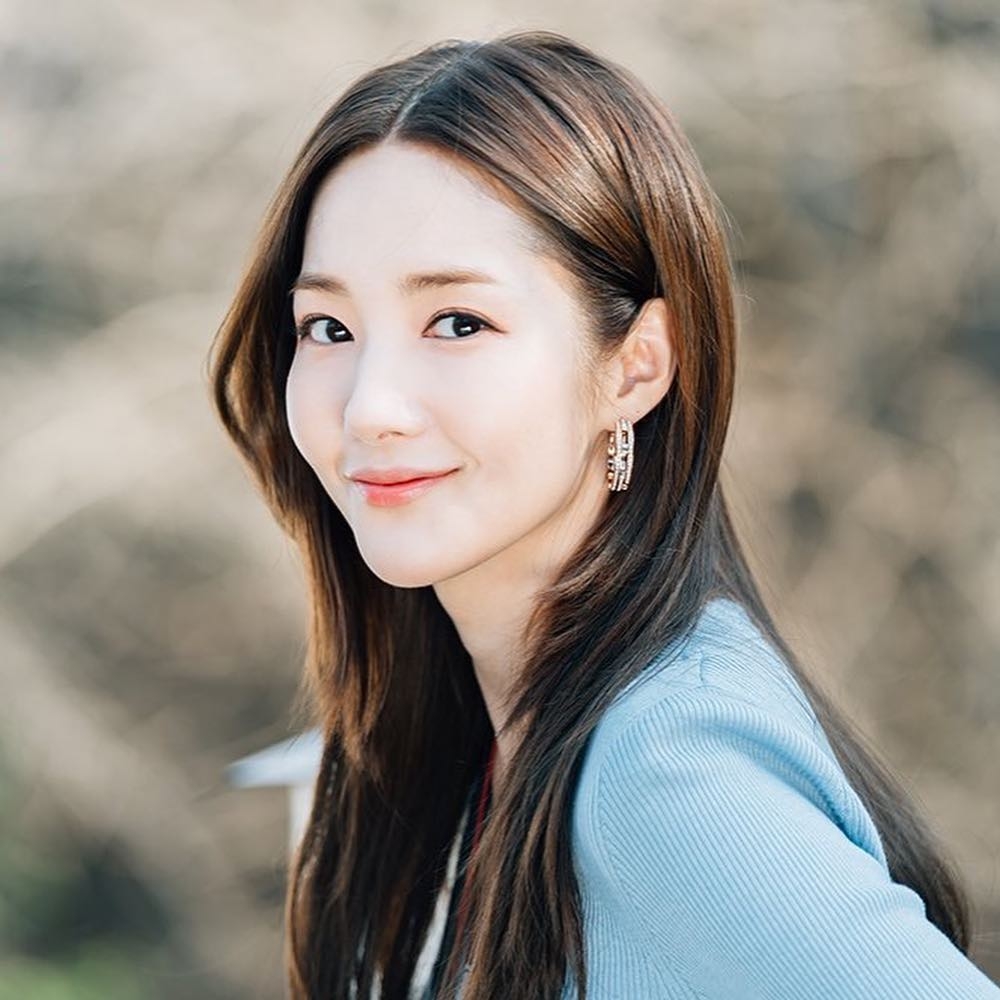 因出演《Healer》、《城市獵人》和《金秘書為何那樣》而走紅的韓國美女演員朴敏英