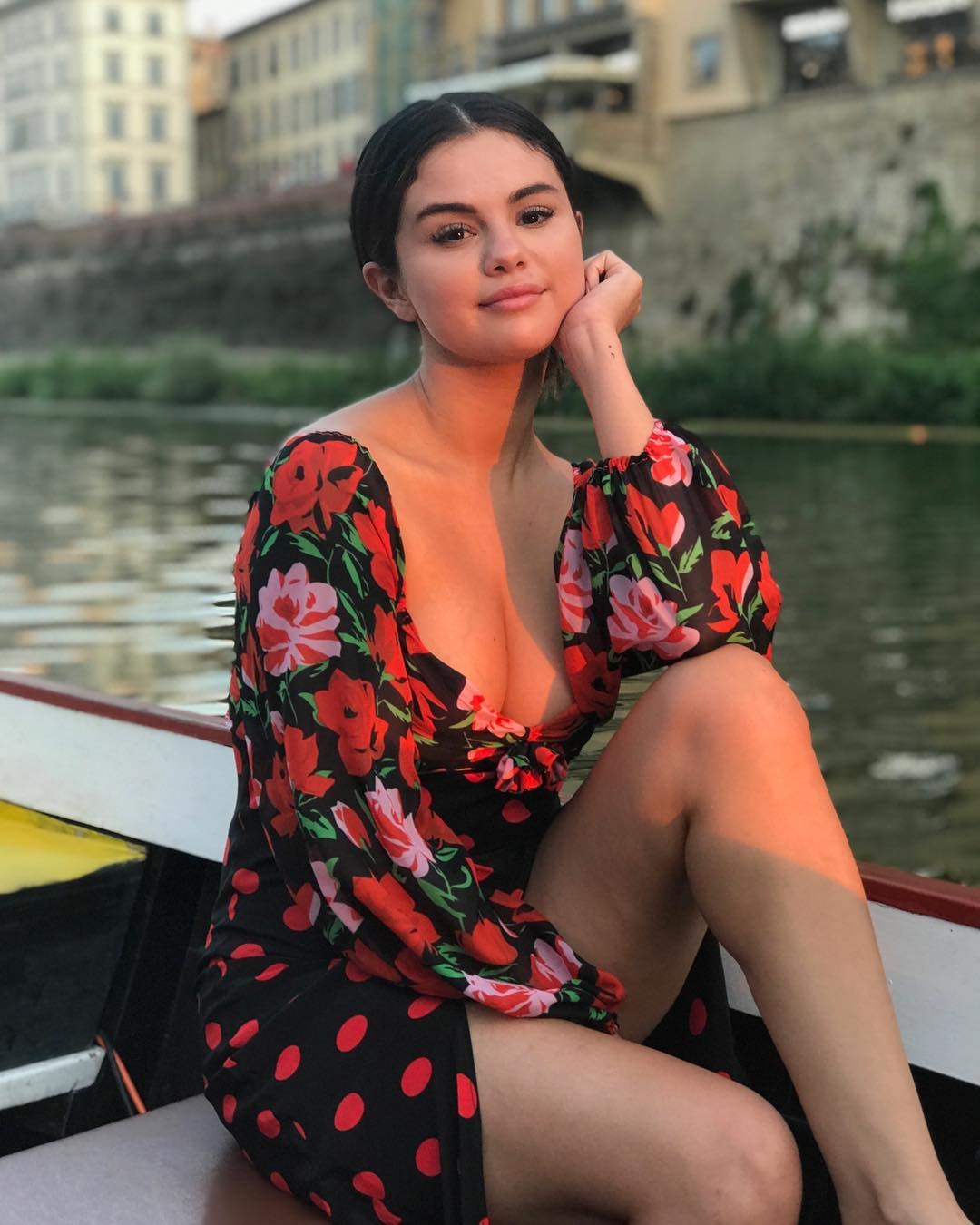 他與樂壇小天后Selena Gomez因為電影《情迷紐約下雨天》而結緣成為好友。