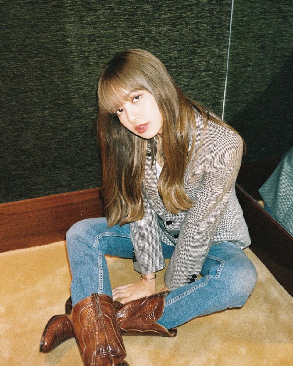 有觀眾提到Blackpink的Lisa時,他們就大讚Lisa的真人身形比例非常之好