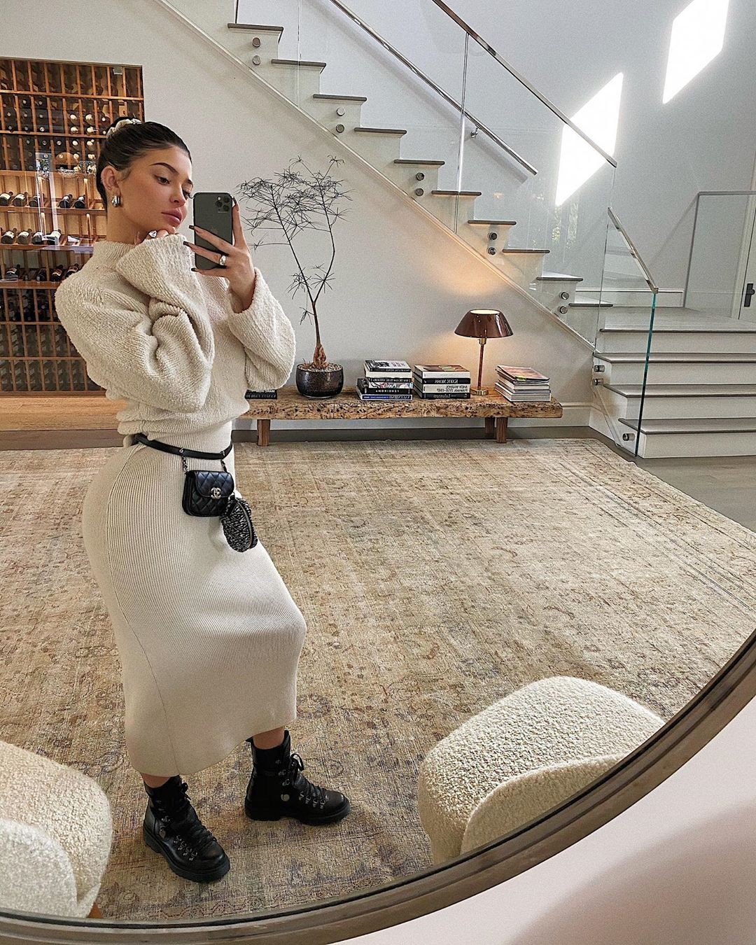 Kylie Jenner的日常生活之一就是炫富。從她價值6百萬美元的豪宅到家中數之不盡的跑車名車