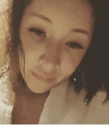 台灣天后蕭亞軒近年對外稱因生病而半隱退,主要的病因惹來網民猜測。她只在社交平台上間中更新近況。昨日,她突然在深夜上載了一段15秒的奇怪影片,引起公眾的關心跟好奇她到底怎麼了。