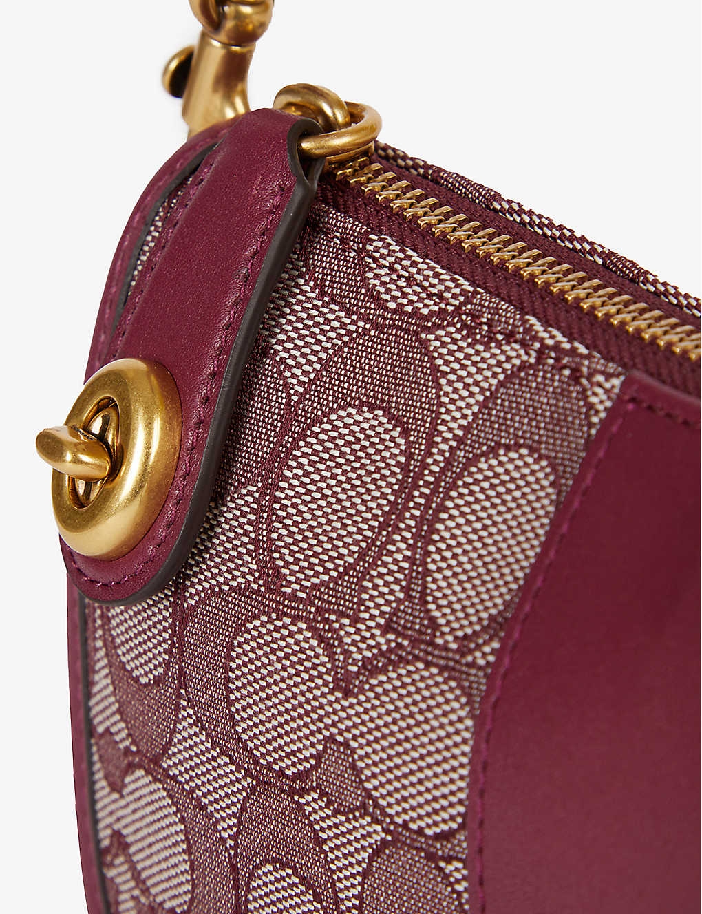 R03680914_B4BURGUNDYBLKCHERRY_ALT01