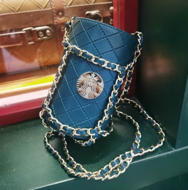 就是這款特別與美國水壺品牌 Contigo 合作聯乘的小香風女神鏈扣杯套!