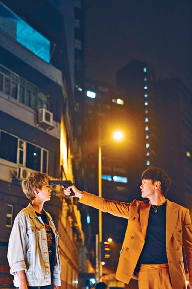 i_640x960_078411967在《反黑路人甲》中做臥底黑道大佬出位的他,深得網民喜歡。是次與蔡思貝的感情戲也是一大看點,傳聞會戀情會非常刺激又矛盾,涉及生死的愛戀!