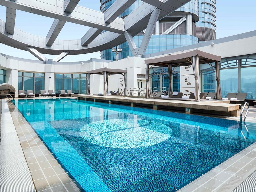 指一名於 IG 擁有接受 2萬名粉絲的港女 KOL 早前於香港康得思酒店(Cordis Hotel)Staycation 時