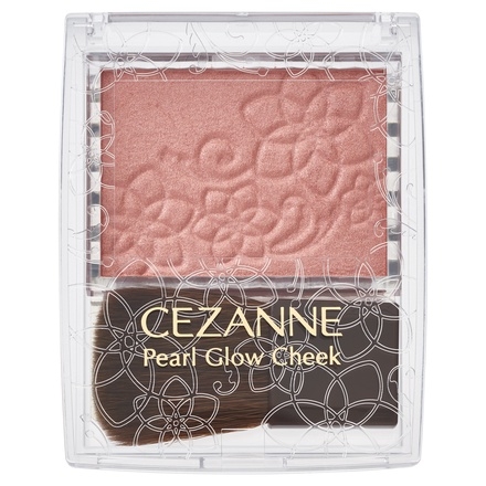 Cezanne這個牌子也是眾所週知的美妝品牌,最近它們也推出了新色胭脂!同時也是讓日本女生搶不停!胭脂顏色是「肉桂粉橙」,偏冷調的它也非常有煙燻色的感覺,淡淡的肉桂色偏橙調。