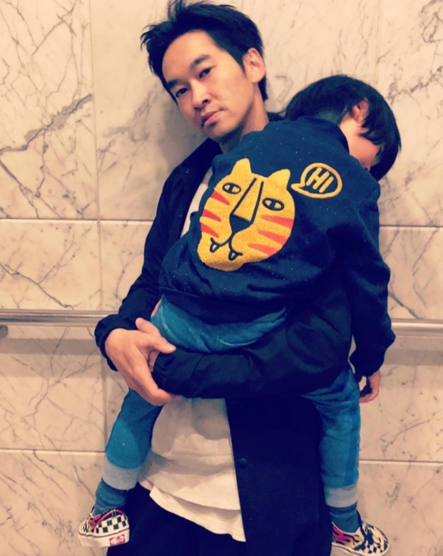 星二代名字意思4少爺占(甄子康)兒子改名為「甄和天」,這個名字又是結合了夫妻二人的名字「甄」和 Tina(「天」娜)!超級浪漫啊~他們曾透露「和「字」還有其他寄寓,因孩子在春天和暖天氣出生,又希望能夠在和平社會環境下健康成長。至於英文名則叫Timmy,融合「Jimmy」和「Tina」而成的「Timmy」也解「甜美」~