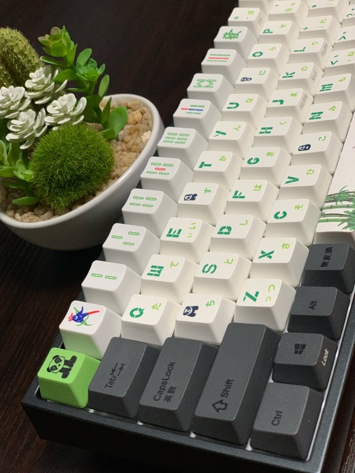 麻雀鍵盤4竟然也有日本網民找到熊貓主題的鍵盤按鈕,把中國風的風格配上麻雀簡直是超可愛!而且綠色的顏色也挺配麻雀上的顏色呢~