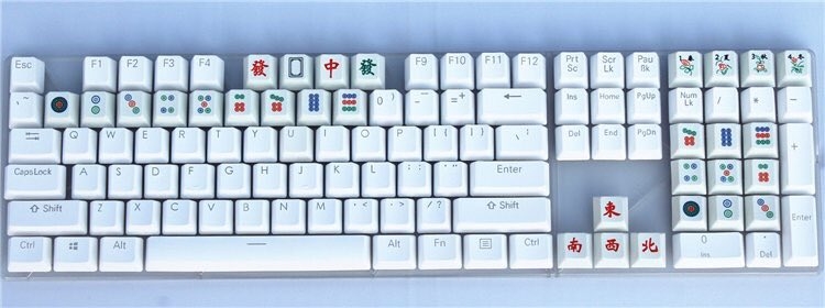 麻雀鍵盤9如果你的鍵盤是黑色的,那麼剩下的英文鍵就顏色會很不配而且很突兀,欠缺美感,但看起來就玩味十足。要弄的美美的就要花點心機選購其他同色系的鍵了~來看看網民們的設計吧!白色的設計感覺超乾淨,摸起來一定很療癒~