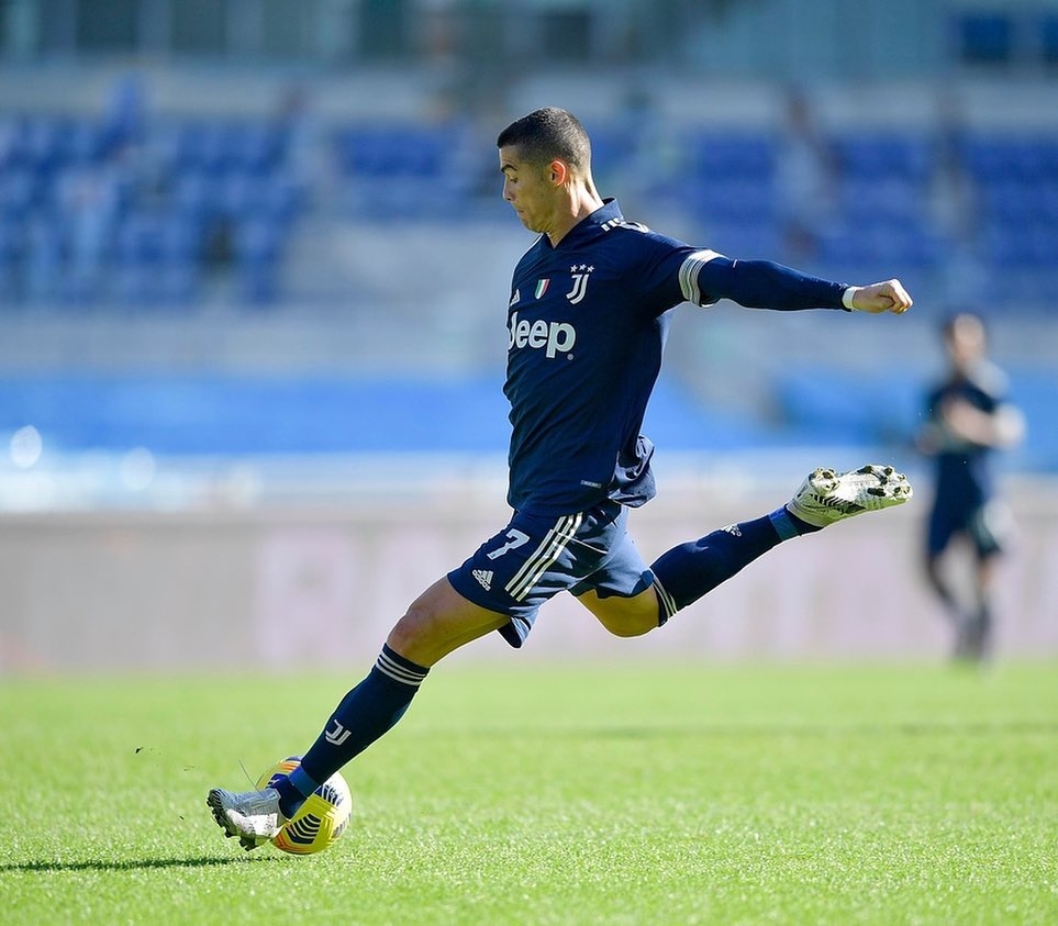 在C朗拿度成為一名世界知名的球星之前，他是一個謙卑又和善的男生。