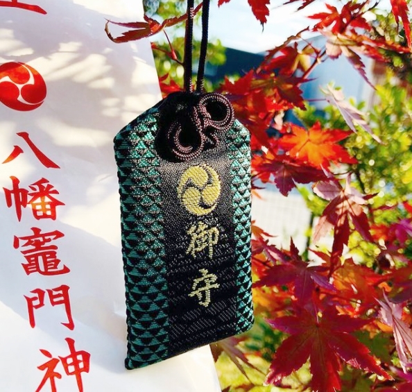 神社更順勢推出以《鬼滅之刃》角色服飾為靈感的主題御守,分別有炭治郎、禰豆子及善逸御守,