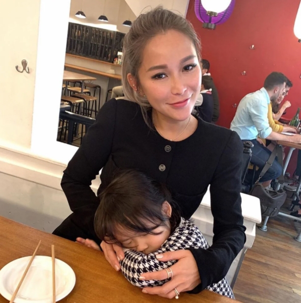 富商周焯華(洗米華)與正印洗米嫂(陳慧玲)、最強二奶 Mandy Lieu (劉碧麗)的拉鋸戰從未間斷