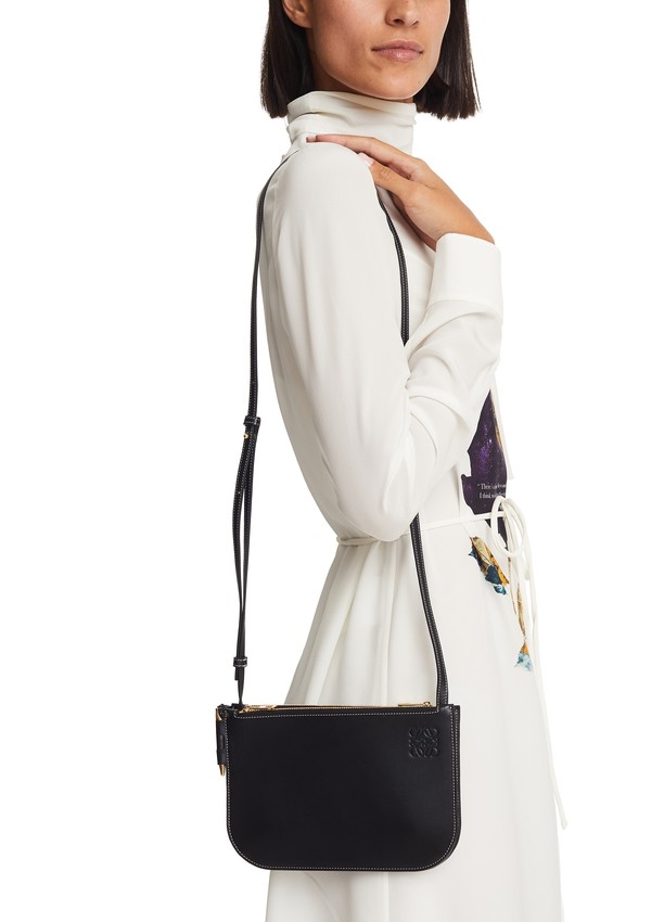 LOEWE Gate double zip clutch HK$7,950 優惠價HK$6042