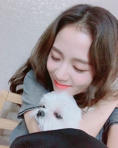 BLACKPINK成員帶妝抱熊貓惹中國人不滿