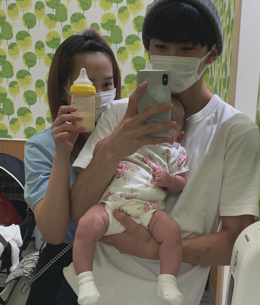 重川茉彌更甚至在寶寶預產期時推出個人隨筆集,跟粉絲分享自己「16歲高中生成為媽媽」的經歷